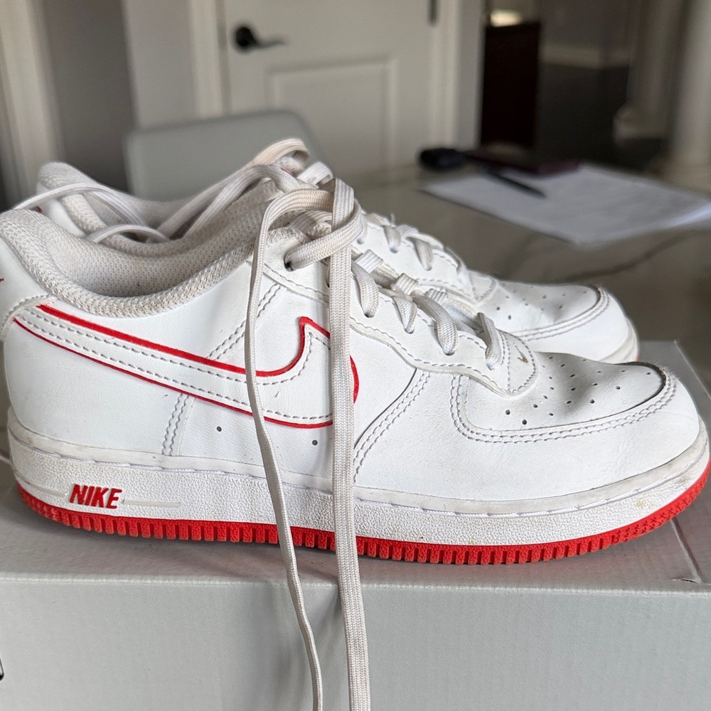 Kid Nike White Sneakers with Red Trim Force 1 low